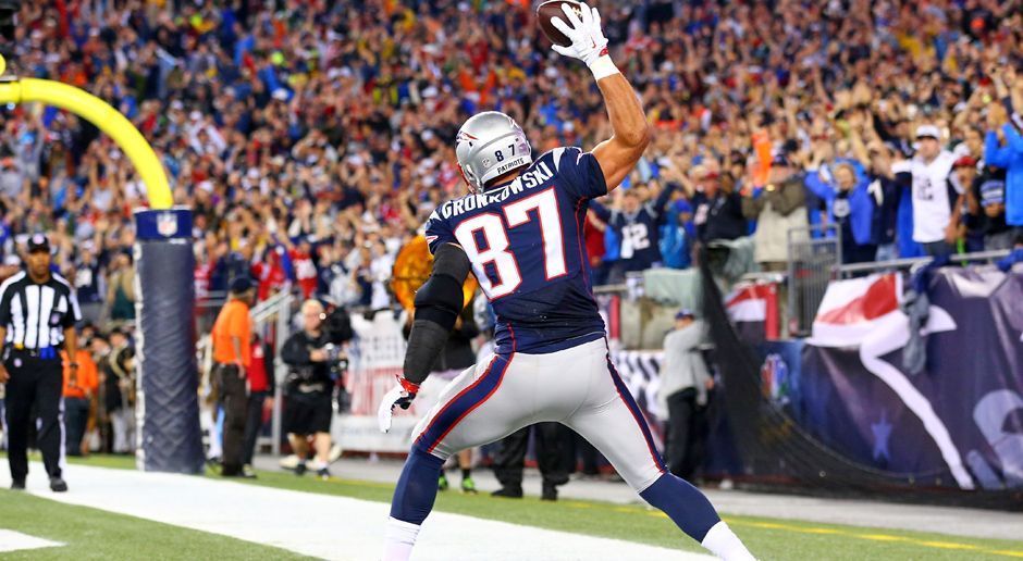 
                <strong>Rob Gronkowski: Roster-Bonus</strong><br>
                Jedes Mal wenn Gronkowski bei einem Spiel im Kader der Patriots steht, erhält er zusätzlich einen Roster-Bonus über 31.250 Dollar (ca. 26.400 Euro). Auch diesen wird er durch die Sperre nicht einstreichen können. Das bedeutet, dass er insgesamt mindestens 281.250 Dollar (ca. 238.000 Euro) an Gehalt verliert.
              