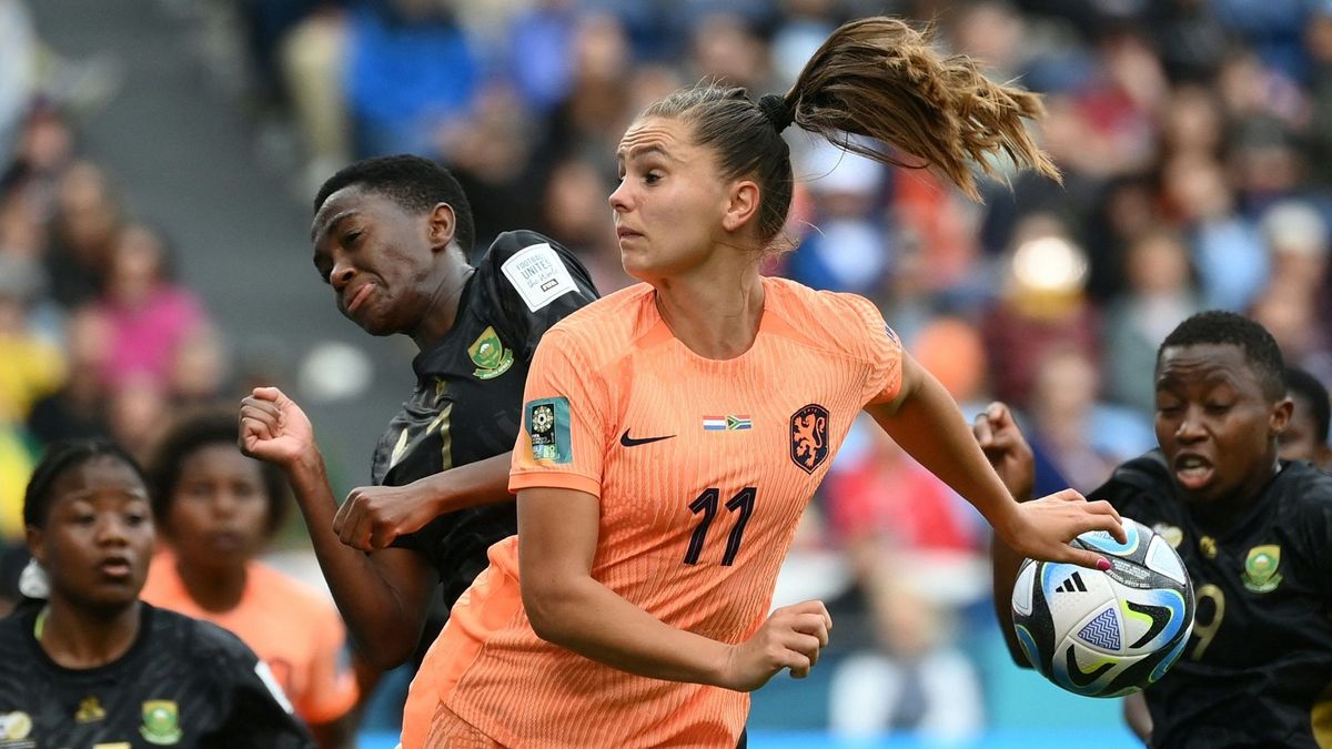 Lieke Martens (M.) bei der WM 2023