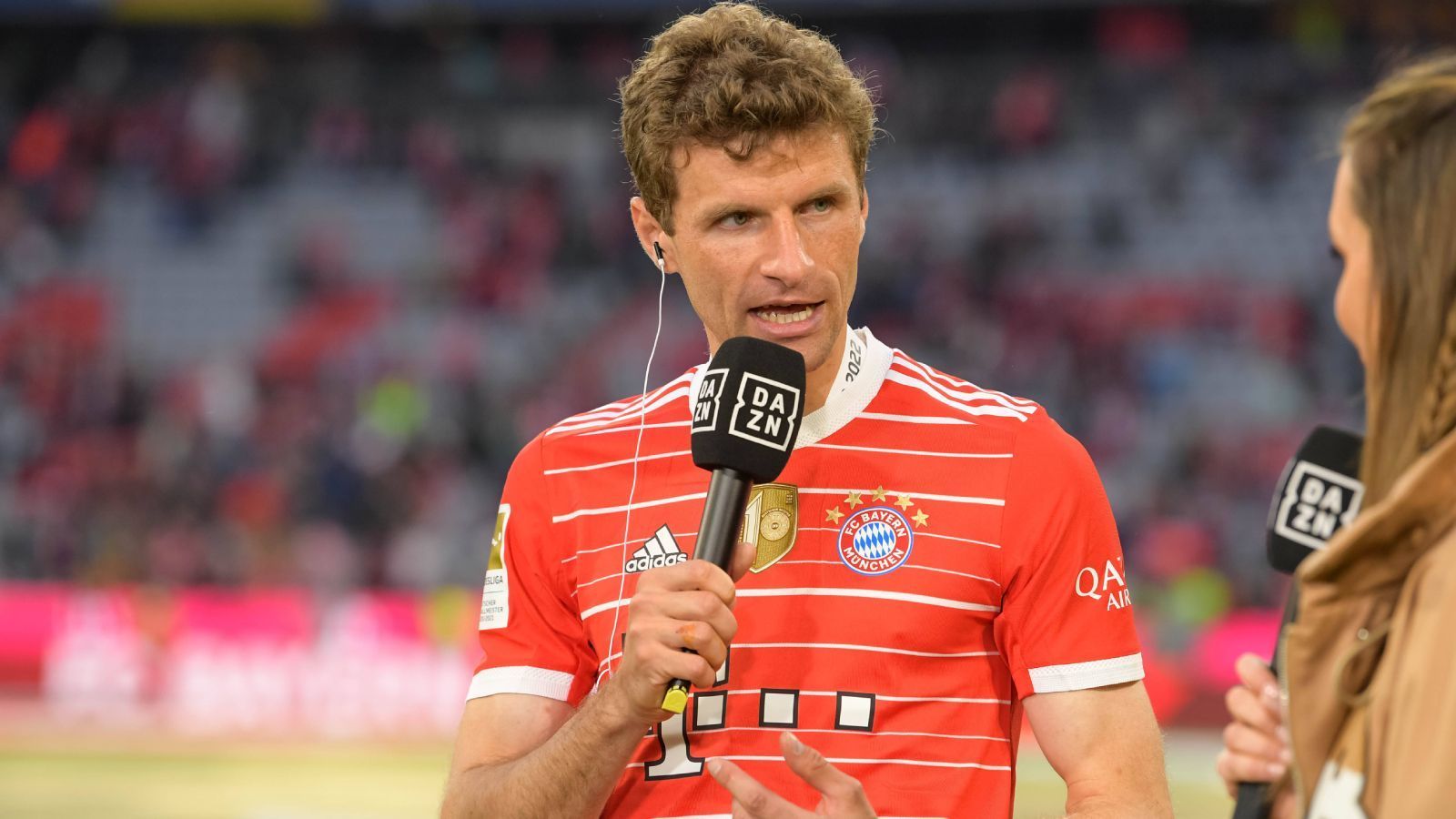 
                <strong>August 2022: Müller mit Vorahnung zum Stürmer-Thema</strong><br>
                Auf die Bremse tritt dagegen in ungewohnter Manier Thomas Müller: "Es werden auch noch andere Spiele kommen, wo wir sagen 'Heute hat der Mittelstürmer gefehlt.'" Einige Monate später klingt es so, als hätte er eine Vision gehabt.
              