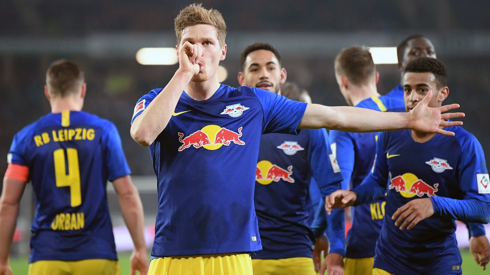 
                <strong>RB Leipzig (Deutschland)</strong><br>
                Der Fall von RB Leipzig ist natürlich ein besonderer. Die Sachsen, die im Prinzip im Besitz des österreichischen Brauseunternehmens Red Bull sind, kassieren laut unterschiedlichen Medienberichten zwischen neun und zwölf Millionen Euro pro Jahr für das Trikotsponsoring - natürlich auch vom eigentlichen Eigentümer Red Bull!
              