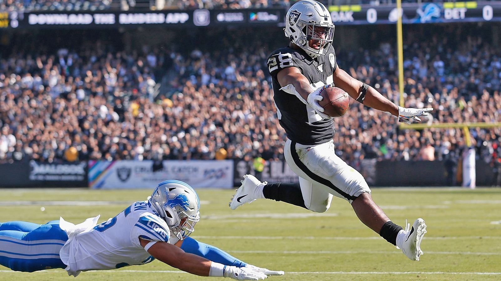 
                <strong>Running Back: Josh Jacobs</strong><br>
                Ähnlich wie beim Quarterback gibt es am 11. Spieltag kein besseres Matchup für einen Running Back als das von Oaklands Josh Jacobs. Die Laufverteidigung der Bengals ist aktuell nicht vorhanden, Jacobs wird mit extrem hoher Wahrscheinlichkeit punkten.
              