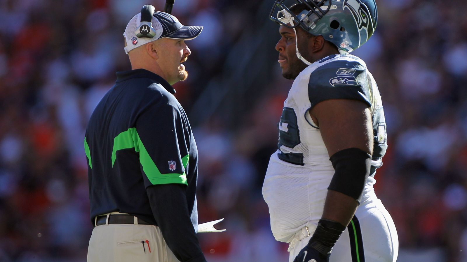 
                <strong>Brutale Defense unter Quinn</strong><br>
                Unter ihm führte die Seahawks-Defense zwei Jahre in Folge die wichtigsten Statistiken der NFL an und vor allem den physischen Spielstil der Secondary um die Defensive Backs Richard Sherman, Earl Thomas, Kam Chancellor, Brandon Browner und Byron Maxwell. Zwar ist von der Legion of Boom niemand mehr verblieben in Seattle, Pete Carroll könnte seinem einstigen Co. dennoch den Todesstoß für das Aus in Atlanta versetzen.
              