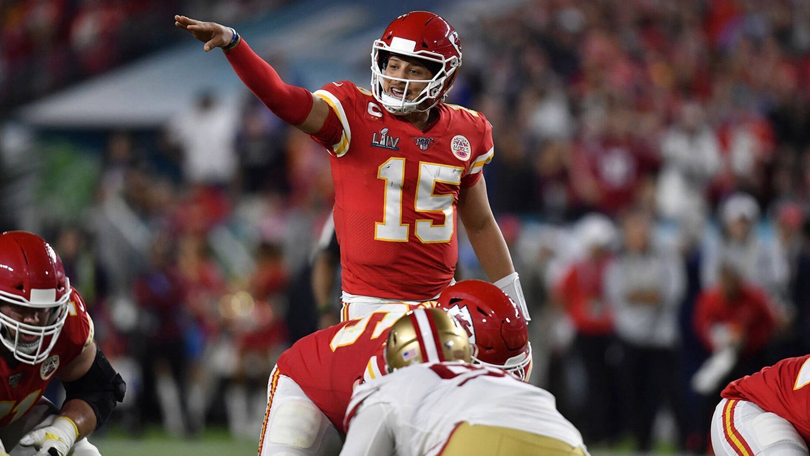 <strong>NFL - Platz 1: Patrick Mahomes</strong><br>
                450 Millionen US-Dollar für zehn Jahre<br>Team: Kansas City Chiefs<br>Vertragsbeginn: 2020