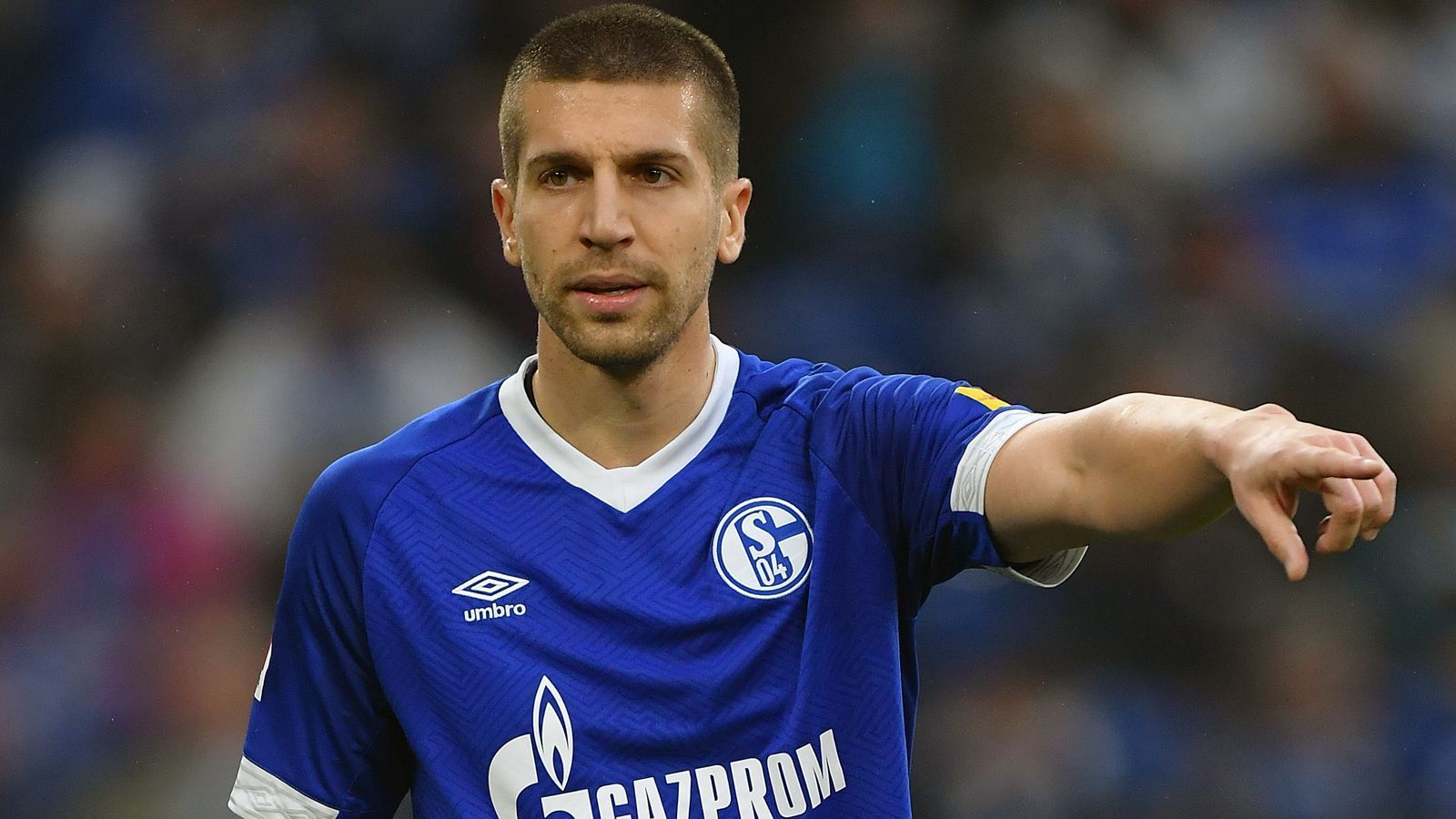 
                <strong>Matija Nastasic (FC Schalke 04)</strong><br>
                Auch bei ihm: In Bedrängnis und Verlegenheit bringen ihn die Dortmunder selten. Ohne große Patzer. ran-Note: 3
              