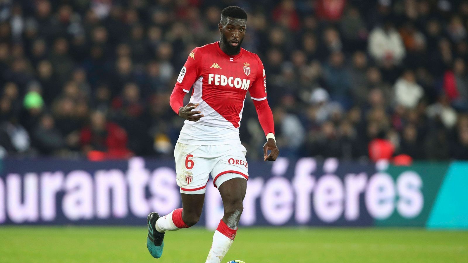 
                <strong>Tiemoue Bakayoko (FC Chelsea)</strong><br>
                Seit der FC Chelsea Tiemoue Bakayoko 2017 für 40 Millionen Euro vom AS Monaco geholt hat, will dem Franzosen der Durchbruch nicht so richtig gelingen. Nach Leih-Stationen beim AC Milan und seinem alten Klub könnte jetzt ein Bundesligist zuschlagen. Laut "fussballtransfers.com" hat Hertha BSC Interesse daran, den Mittelfeldspieler auf Leihbasis zu verpflichten. Kontakt zum Verein und zum Spieler soll es bereits geben. Allerdings droht Hertha im Werben große Konkurrenz. PSG soll mit Chelsea bereits eine Leihe mit Kaufoption um 30 Millionen Euro ausgehandelt haben. 
              