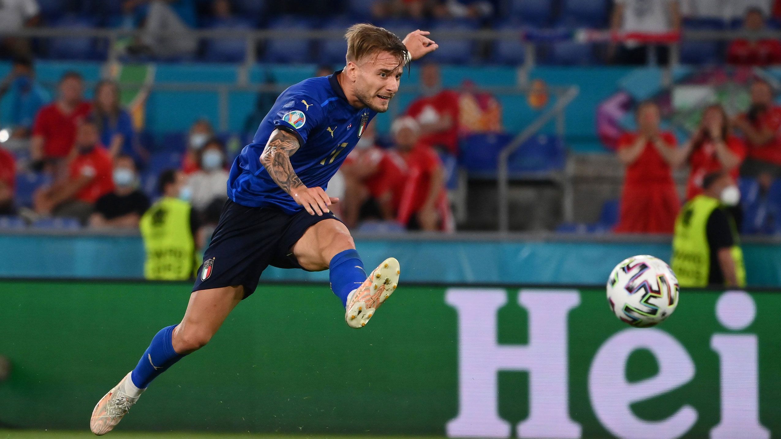 
                <strong>Immobile trifft zum 3:0-Endstand</strong><br>
                Und es kommt noch dicker für die Schweiz. Ciro Immobile macht am Ende noch das 3:0. Sechs Tore in zwei Spielen für die Italiener sind definitiv eine Ansage an alle Favoriten auf den Titel.
              