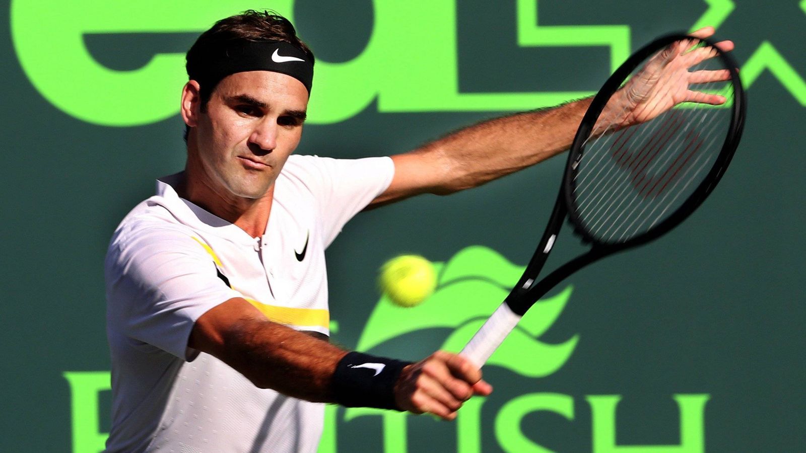 <strong>Federer übernimmt wieder Platz 1 in der Tennis-Welt</strong><br>Roger Federer setzte sich am 14. Mai, zwei Tage nach dem HSV-Abstieg, wieder an die Spitze der Tennis-Welt. Der Schweizer löste damit seinen Kumpel und jahrelangen Rivalen Rafael Nadal als Nummer 1 im ATP-Einzelranking ab - allerdings nur für sieben Tage, dann zog der Spanier wieder vorbei.