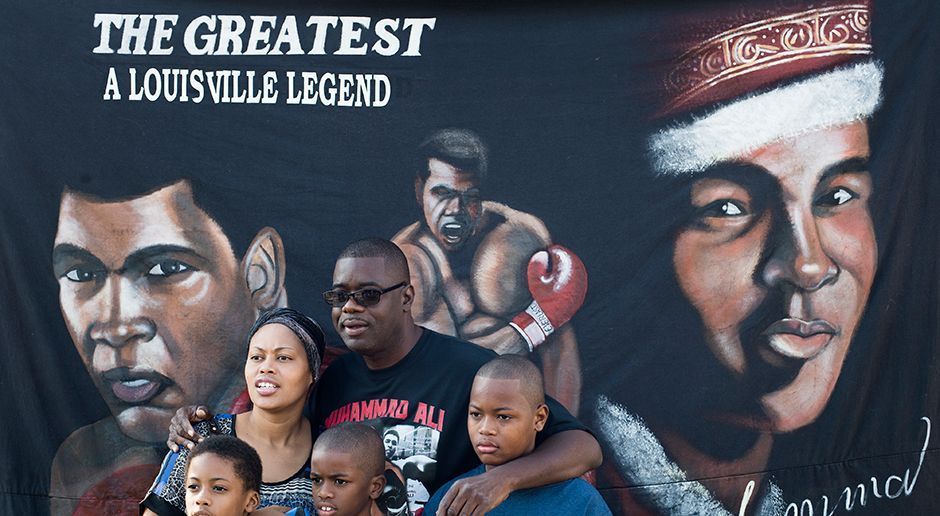 
                <strong>Muhammad Ali</strong><br>
                Eine Familie möchte den Tag gemeinsam festhalten.
              
