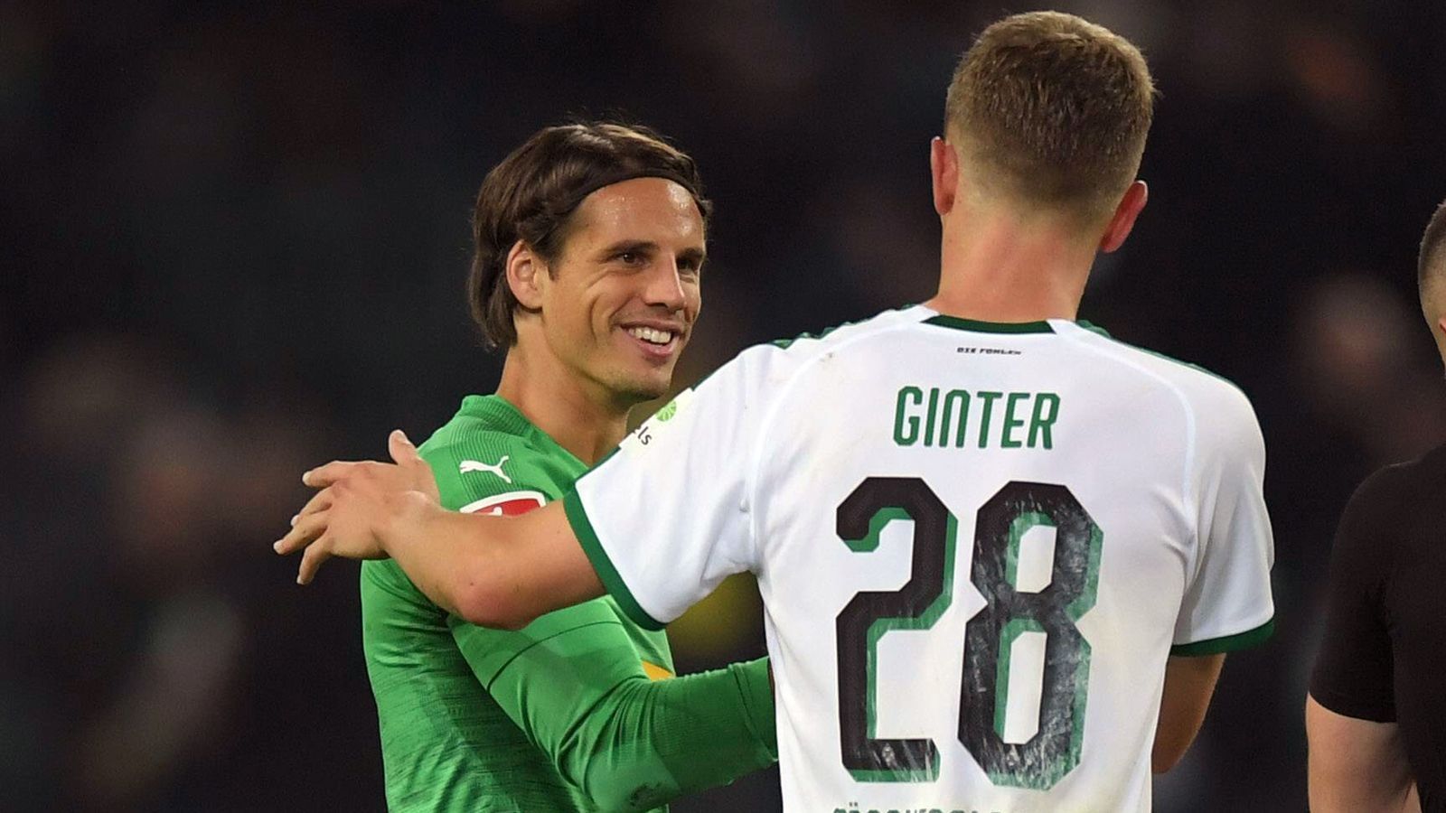 
                <strong>Borussia Mönchengladbach</strong><br>
                Abstellungsgebühren: 1,778 Millionen EuroAbgestellte Spieler (unter anderem): Yann Sommer (li., Schweiz) und Matthias Ginter (re., Deutschland)
              