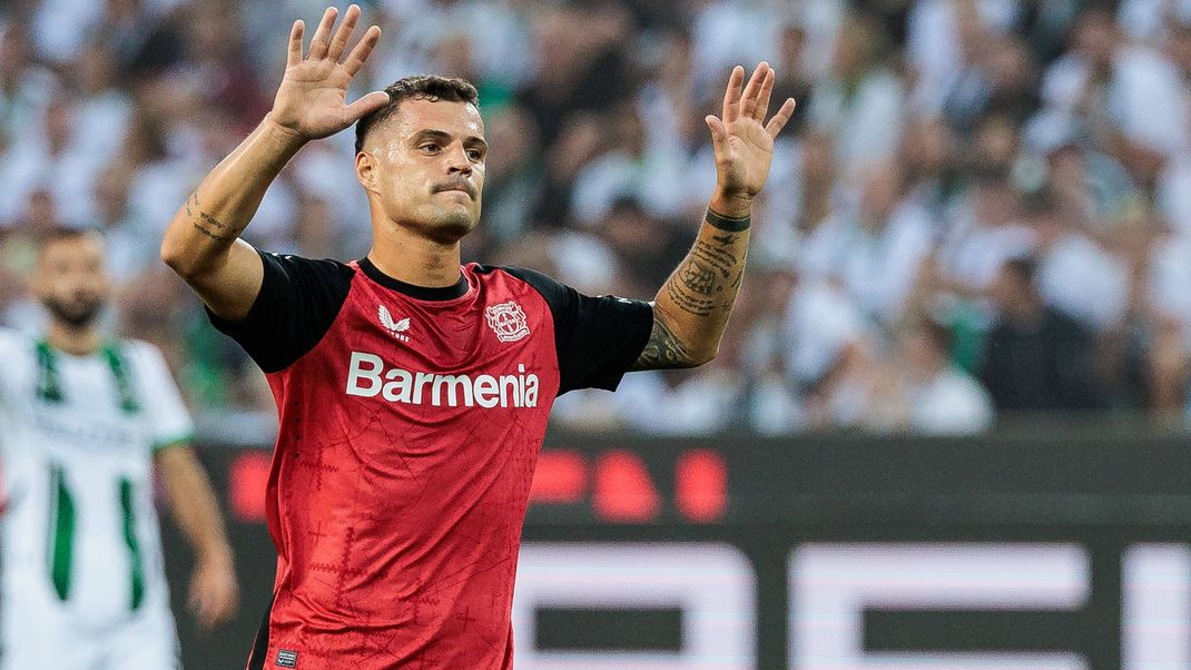 1. Fussball Bundesliga: Borussia Mönchengladbach - Bayer 04 Leverkusen; 23.08.2024 Gedämpfter Jubel zum 0:1 durch Granit Xhaka (Bayer 04 Leverkusen, 34) 1. Fussball Bundesliga: Borussia Mönchengladbach - Bayer 04 Leverkusen, Mönchengladbach, BORUSSIA-PARK am 23.08.2024 DFL REGULATIONS PROHIBIT ANY USE OF PHOTOGRAPHS AS IMAGE SEQUENCES AND OR QUASI-VIDEO. *** 1 Soccer Bundesliga Borussia Mönchengladbach Bayer 04 Leverkusen 23 08 2024 Muted cheers for 0 1 by Granit Xhaka Bayer 04 Leverkusen, 34 1 Soccer Bundesliga Borussia Mönchengladbach Bayer 04 Leverkusen, Mönchengladbach, BORUSSIA PARK on 23 08 2024 DFL REGULATIONS PROHIBIT ANY USE OF PHOTOGRAPHS AS IMAGE SEQUENCES AND OR QUASI VIDEO Copyright: xBEAUTIFULxSPORTS Wunderlx