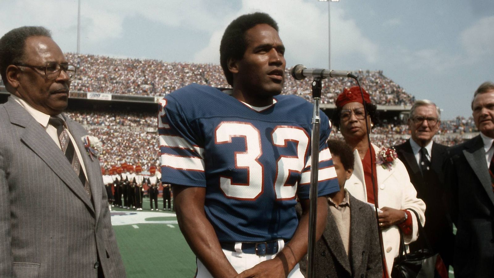 <strong>1973: O.J. Simpson (Running Back, Buffalo Bills)</strong><br>Der Ballträger war der erste Spieler mit mehr als 2000 Rushing Yards innerhalb einer Saison. Damit wurde er direkt MVP.