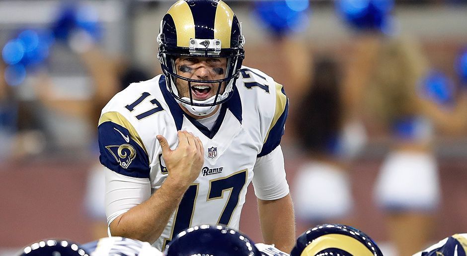 
                <strong>Case Keenum</strong><br>
                Verlierer: Case Keenum. Vielleicht ist es nur noch eine Frage der Zeit, bis Rookie-Quarterback Jared Goff bei den Los Angeles Rams als Starter ran darf – zumindest, wenn Case Keenum so weiter spielt. Am Sonntag leistete er sich bei der 10:17-Pleite gegen die New York Giants satte vier Interceptions und steht in dieser Saison mittlerweile bei einem Touchdown-Interception-Verhältnis von acht zu zehn.
              