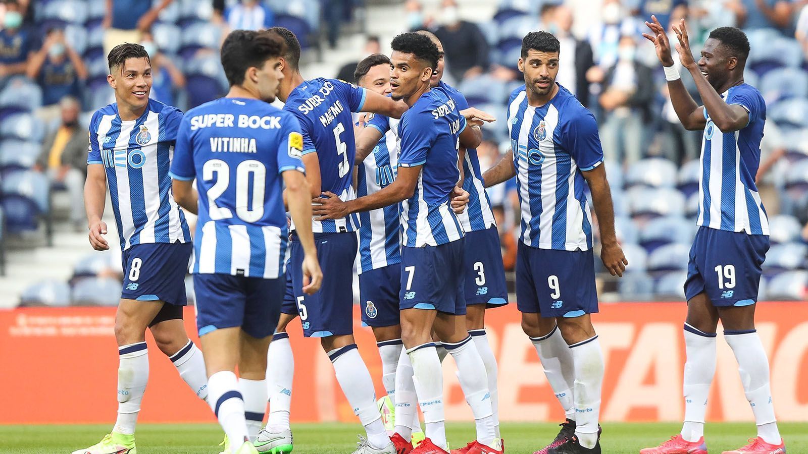 
                <strong>Platz 15: FC Porto </strong><br>
                74 Punkte
              