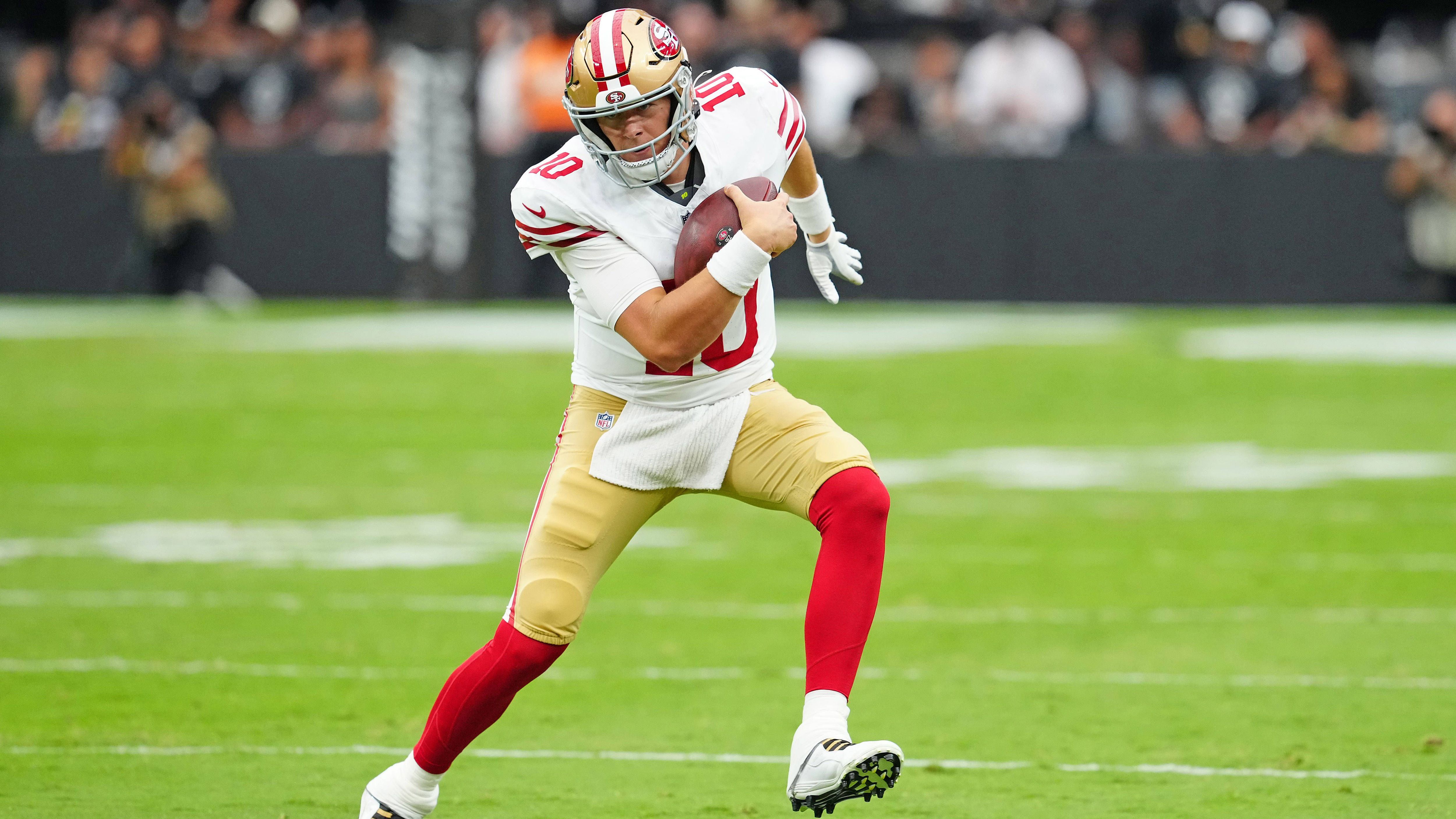 <strong>Mac Jones (San Francisco 49ers)<br>Alter:</strong>&nbsp;26<br><strong>Draftpick:</strong>&nbsp;15 im Jahr 2021<br><strong>Jahresgehalt 2025:</strong> bis zu 2,55 Millionen Dollar<br><strong>Beste Saison:</strong> 2021 bei den New England Patriots mit 3.801 Passing Yards, 129 Rushing Yards, 22 Touchdowns und 13 Interceptions in 17 Spielen