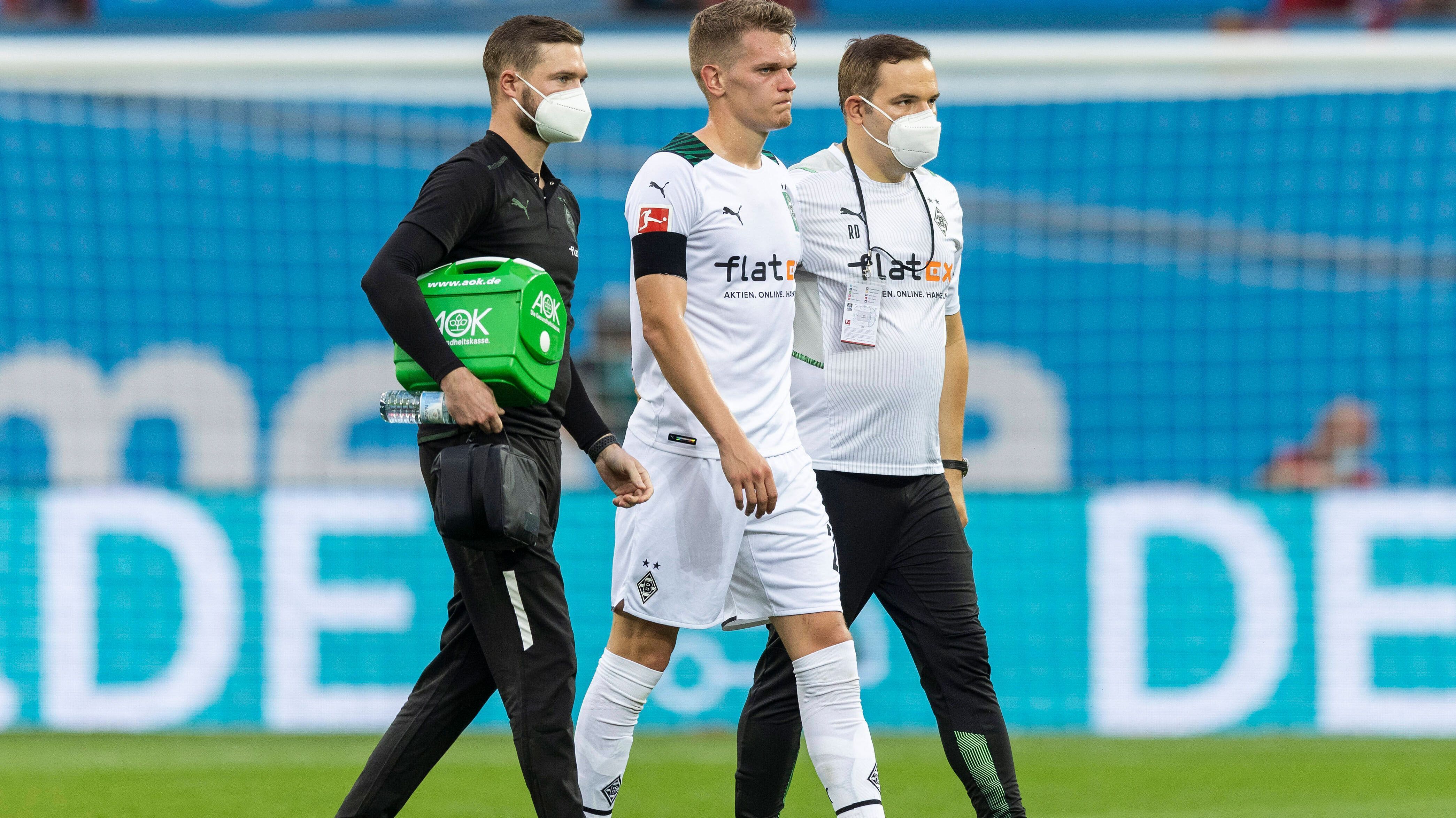 
                <strong>Schwindel - auch Ginter muss raus</strong><br>
                Als wären drei Verletzte nicht genug, gesellt sich Matthias Ginter zum Lazarett hinzu. Den Innenverteidiger plagten Kreislauf-Probleme, scheinbar war Ginter schwindelig. Nummer vier ...
              