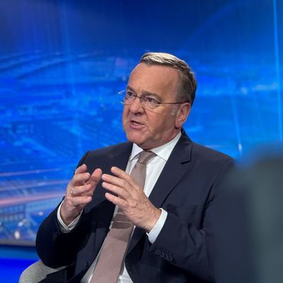Verteidigungsminister Pistorius bei Interview mit dpa