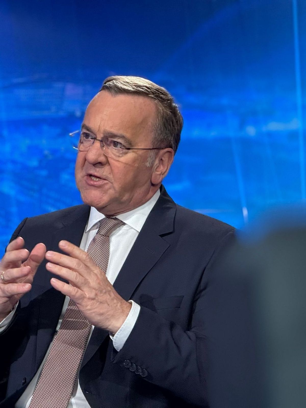 Verteidigungsminister Pistorius bei Interview mit dpa