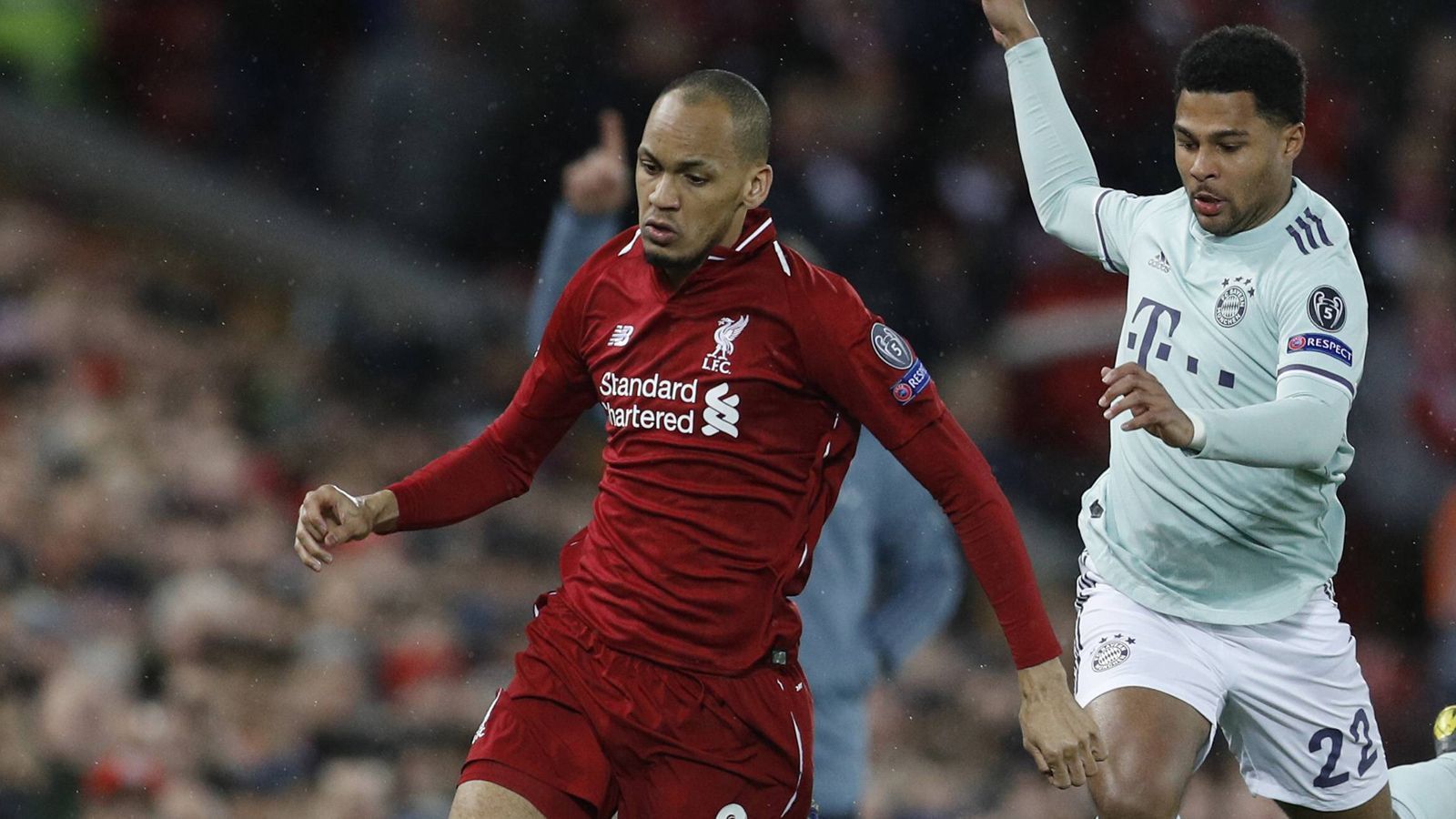 
                <strong>Fabinho</strong><br>
                Wirkt in der ersten Hälfte sicher gegen das Münchner Pressing, auch gegen den Ball mit solider Leistung. Zusammen mit Matip meldet er Robert Lewandowski komplett ab. Überragende Grätsche gegen Coman (74.). ran-Note: 2
              