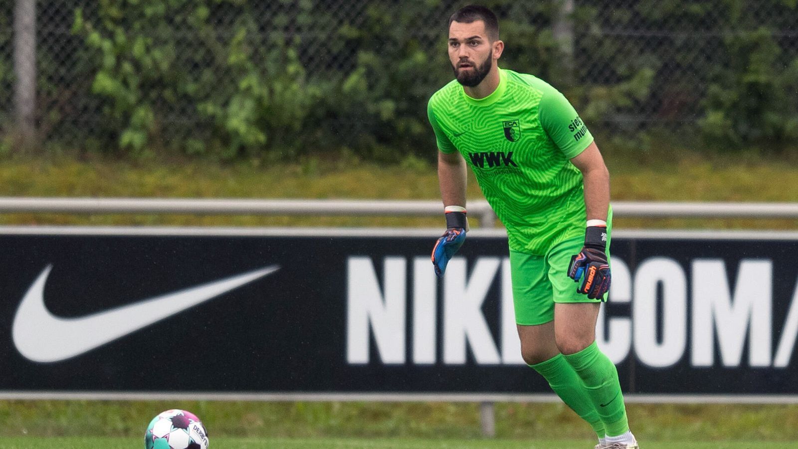 
                <strong>Tomas Koubek (FC Augsburg)</strong><br>
                Größe: 1,97 Meter - Position: Torwart
              