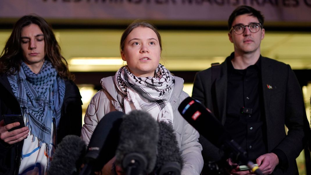 In London hat ein Prozess gegen die schwedische Klimaaktivistin Thunberg und einige ihrer Mitstreiter begonnen.