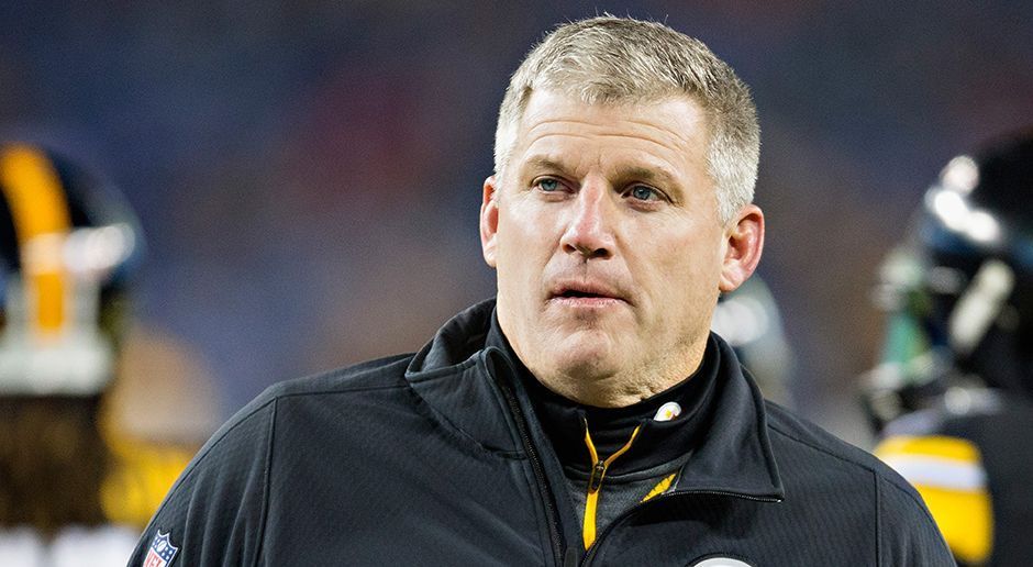 
                <strong>Mike Munchak - Offensive Line Coach (Pittsburgh Steelers)</strong><br>
                Mike Munchak ist eine lebende Legende der Tennessee Titans (Houston Oilers), zog neun Mal in den Pro Bowl ein und seine damalige Rückennummer 63 wird von der Franchise nicht mehr vergeben. Als Head Coach des Teams konnte er von 2011 bis 2013 sein Können zeigen, hatte jedoch nicht die nötige Rückendeckung des Titans-Besitzers und wurde frühzeitig entlassen. Aktuell ist er als Offensive Line Coach der Steelers im Einsatz und dürfte wohl langfristig noch eine Chance als Head Coach in der NFL erhalten.
              