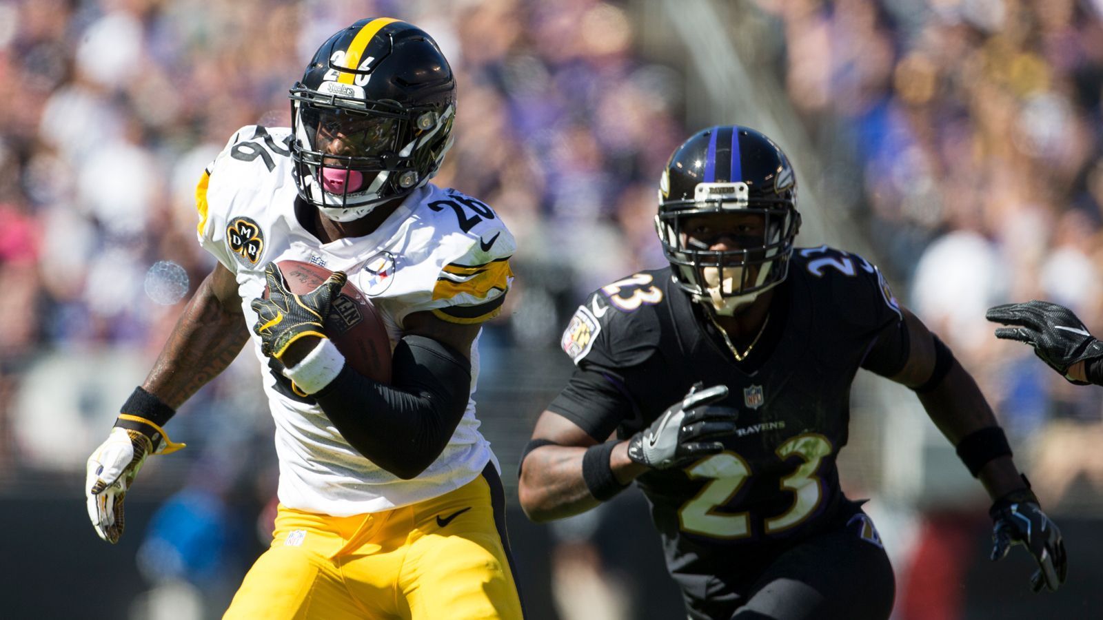 
                <strong>19. Duell: Steelers gelingt erster Auswärtssieg seit 2012</strong><br>
                2017 gewinnen die Steelers erstmals nach fünf Jahren wieder in Baltimore. Mann des Spiels ist Running Back Le'Veon Bell (Bild), der 186 Yards und zwei Touchdowns erfängt und erläuft. Tomlin verkürzt auf 9:10
              