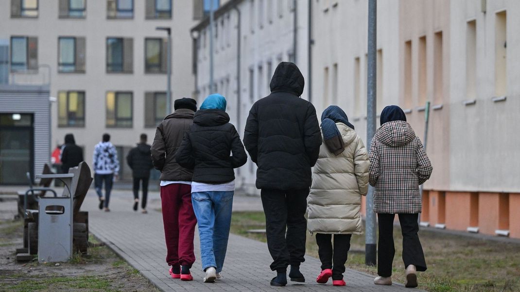 Zur Jahresmitte lebten in Deutschland rund 60.000 Geflüchtete mehr als Ende 2023. (Archivbild)