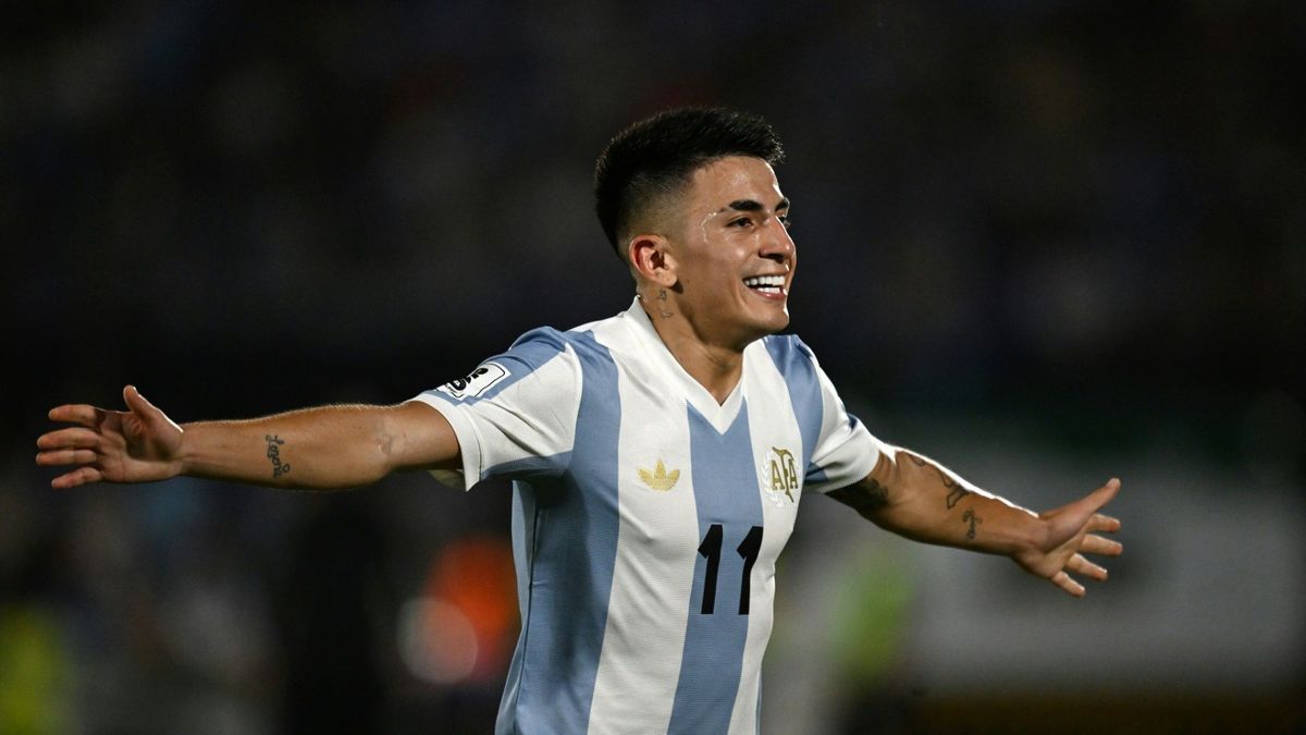 Thiago Almada schießt den Weltmeister zum 1:0 in Uruguay