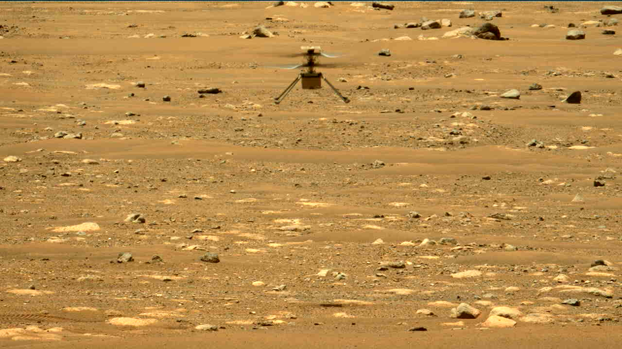 Der Mars-Helikopter Ingenuity hob als erstes Fluggerät 2021 von einem fremden Planeten ab. Solche Robo-Helis könnten künftig Himmelskörper mit Atmosphäre erforschen.