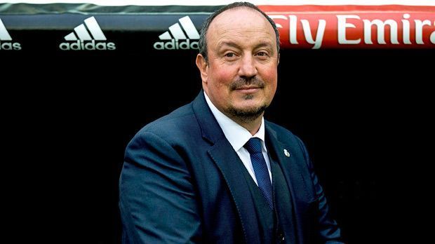 
                <strong>Rafael Benitez</strong><br>
                Rafael Benitez: Ancelottis Nachfolger machte es aber auch nicht besser. Benitez, der seit jeher als guter Taktiker gilt, wurde nach etwas mehr als sechs Monaten entlassen. In der Liga ist Real nur auf Platz 3, dafür in der Champions League sicher weiter. Dennoch: Für die Bosse ist das zu wenig, deshalb soll es jetzt Ikone Zinedine Zidane richten.
              