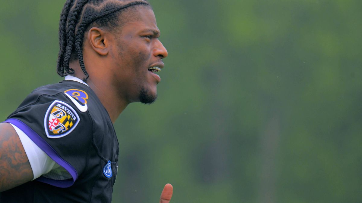 June 17, 2025, Owings Mills, Md, United States: Baltimore Ravens quarterback Lamar Jackson jogs to a news conference following the team s mini camp in preparation for the 2025 NFL season on Tuesday...