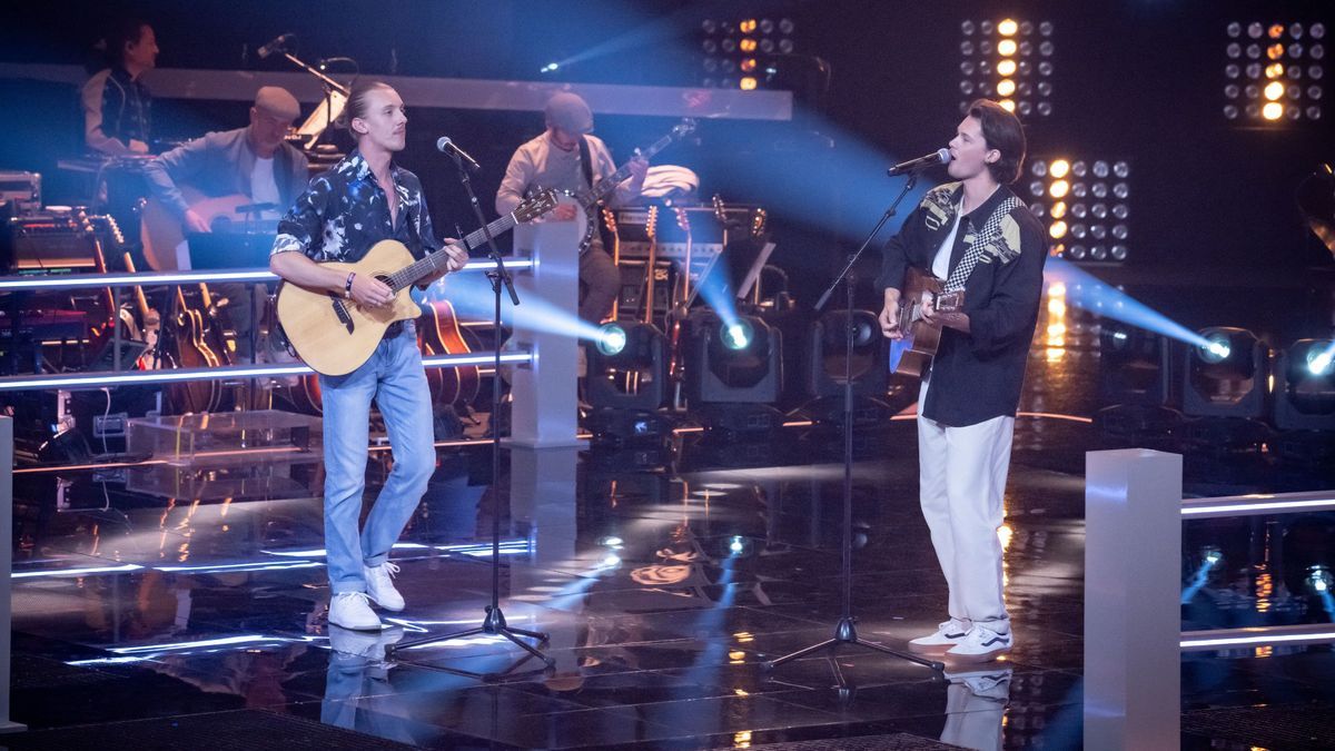 Marc Phillips und Hannes Volz performen im Battle bei "The Voice of Germany" 2024