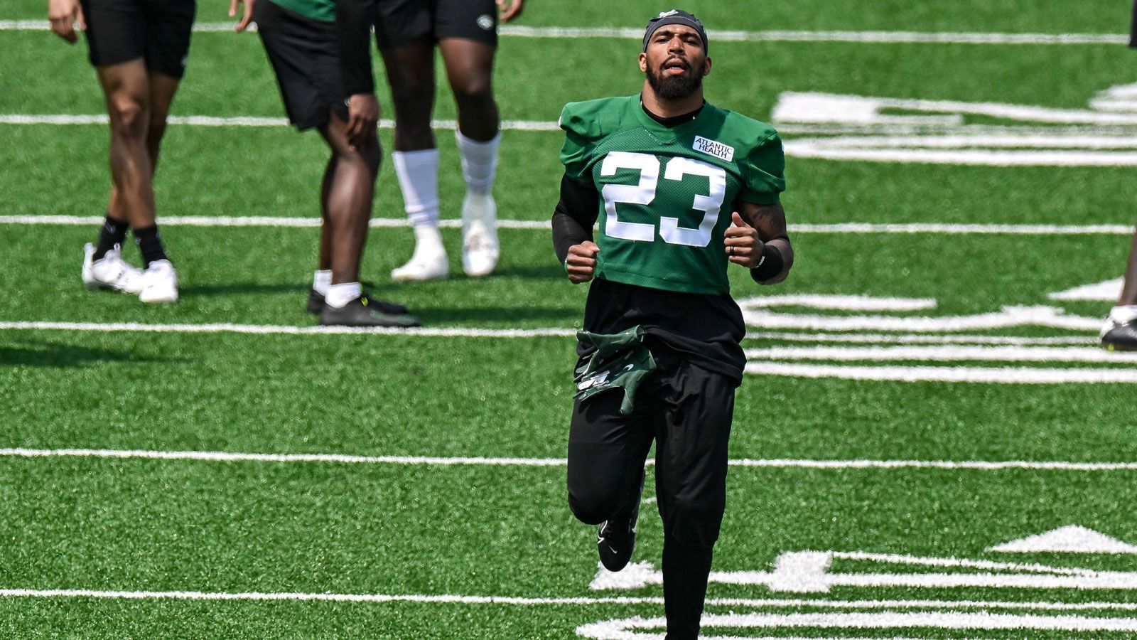 <strong>Chuck Clark (New York Jets)</strong><br>Auch Chuck Clark wird die kommende Saison verpassen. Der Safety zog sich im Training der New York Jets einen Kreuzbandriss&nbsp; zu und muss nun unzählige Monate pausieren. Als Ersatz nahmen die Jets bereits Adrian Amos unter Vertrag.