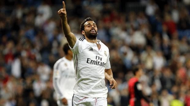 
                <strong>Alvaro Arbeloa</strong><br>
                Alvaro Arbeloa: Sein Vertrag bei Real Madrid läuft zum Ende der Saison 15/16 aus. Ein Engagement in Amerika wäre auch für den rechten Verteidiger eine Überlegung wert. Immerhin winkt in der MLS ein nettes Gehalt zum Karriereende.
              