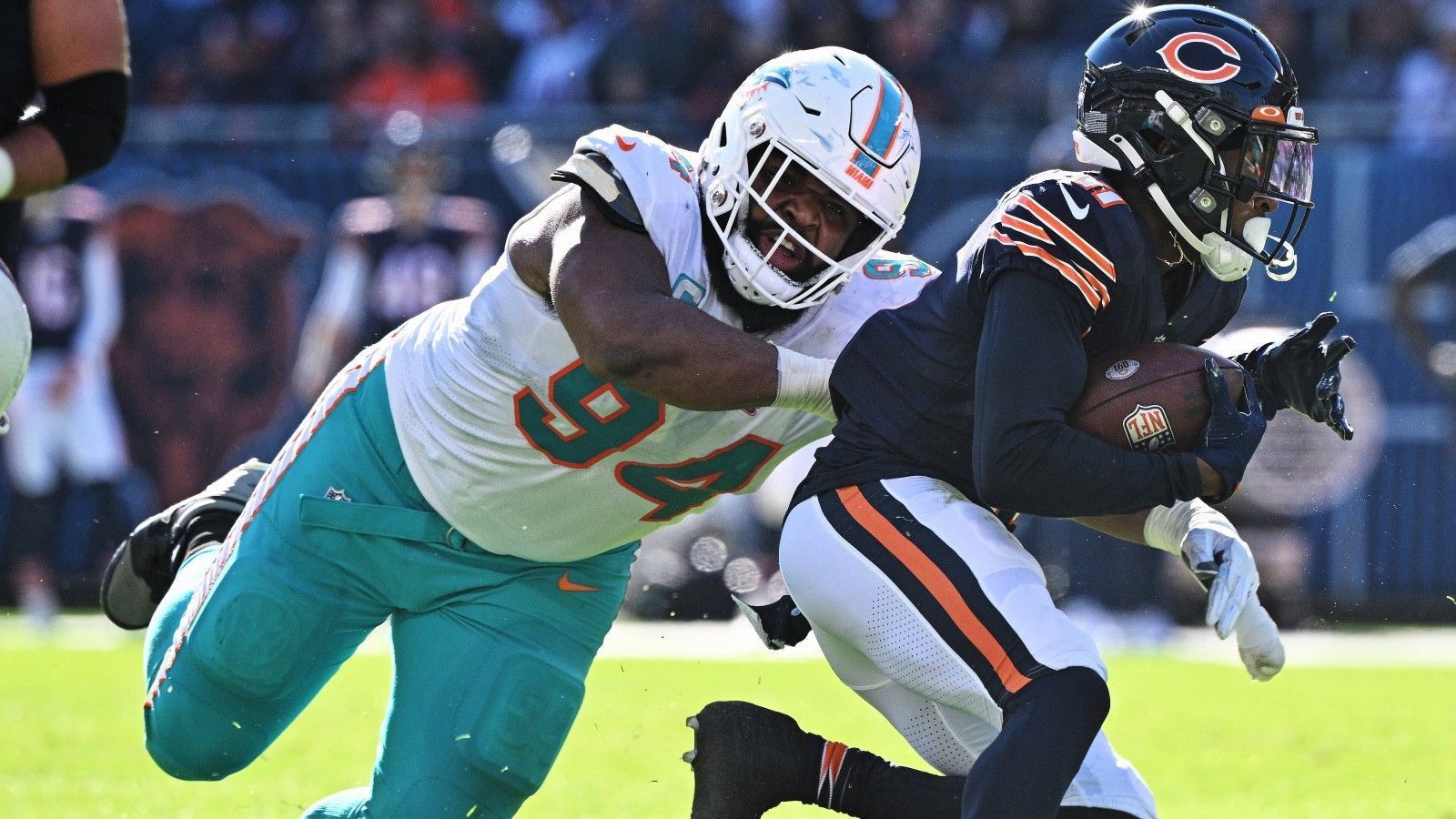 
                <strong>Miami Dolphins – Christian Wilkins verlängern</strong><br>
                In den vergangenen Offseasons haben die Miami Dolphins ganz schön aufgerüstet. Was bleibt also? Die vorhandene Qualität verlängern. Angefangen am besten bei Defensive Tackle Christian Wilkins, der in sein letztes Vertragsjahr geht. Tua Tagovailoa hätte zwar auch Anspruch darauf, eine Vertragsverlängerung zu erhalten, aber die Skepsis der Dolphins ist nach der vergangenen Saison mehr als berechtigt.
              