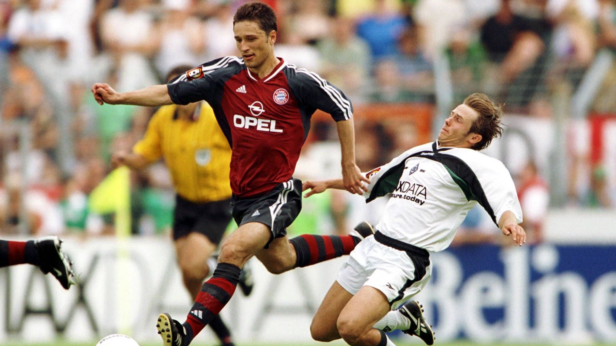 <strong></strong><strong>Saison 2001/02: Borussia Mönchengladbach – FC Bayern 1:0</strong> <br>Als amtierender Meister gingen die Bayern in ihre erste Partie der Saison 2001/02. Doch der Auftakt ging in die Hose, denn Borussia Mönchengladbach bezwang den großen FCB im Bökelbergstadion vor 34.500 Zuschauern mit 1:0. Für den goldenen Treffer sorgte Gladbachs Arie van Lent. Der Mittelstürmer ließ Oliver Kahn im Münchner Tor bei seinem Linksschuss keine Chance.