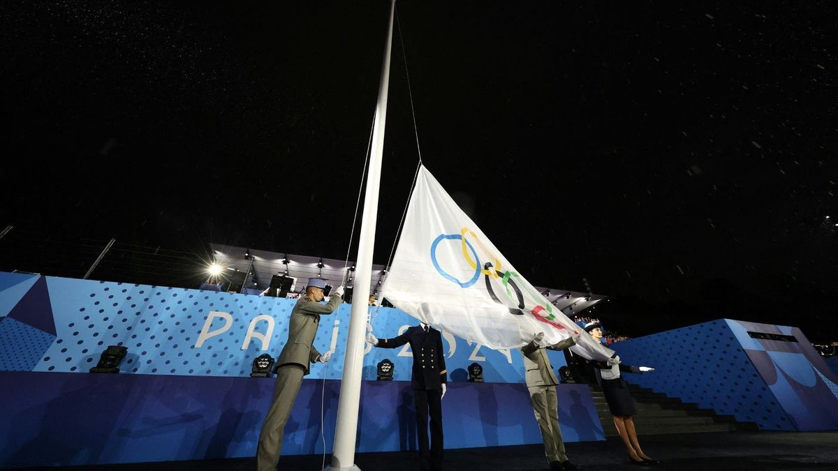 Die Olympiaflagge wird falsch herum gehisst