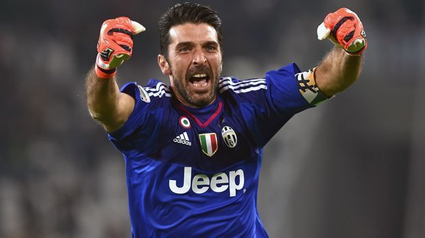 
                <strong>Juventus Turin</strong><br>
                Platz 8 - Juventus Turin: Der eher schwache Saisonstart der "Alten Dame" lag ganz gewiss nicht an einer löchrigen Abwehr oder einem altersschwachen Torwart Gianluigi Buffon. Der 37-Jährige kassierte in 15 Spielen nur elf Gegentreffer (Schnitt: 0,73 Gegentore pro Spiel). Sechs mal spielte Italiens Nummer 1 bereits zu Null, zuletzt sogar drei Mal in Folge - alle drei Spiele gewann Juventus Turin.
              