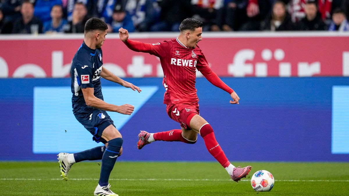 v.li.: Albian Hajdari (Hoffenheim, 21), Said El Mala (Köln, 13), Zweikampf, Spielszene, Duell, duel, tackle, tackling, Dynamik, Action, Aktion, 03.10.2025, Sinsheim (Deutschland), Fussball, Bundesl...