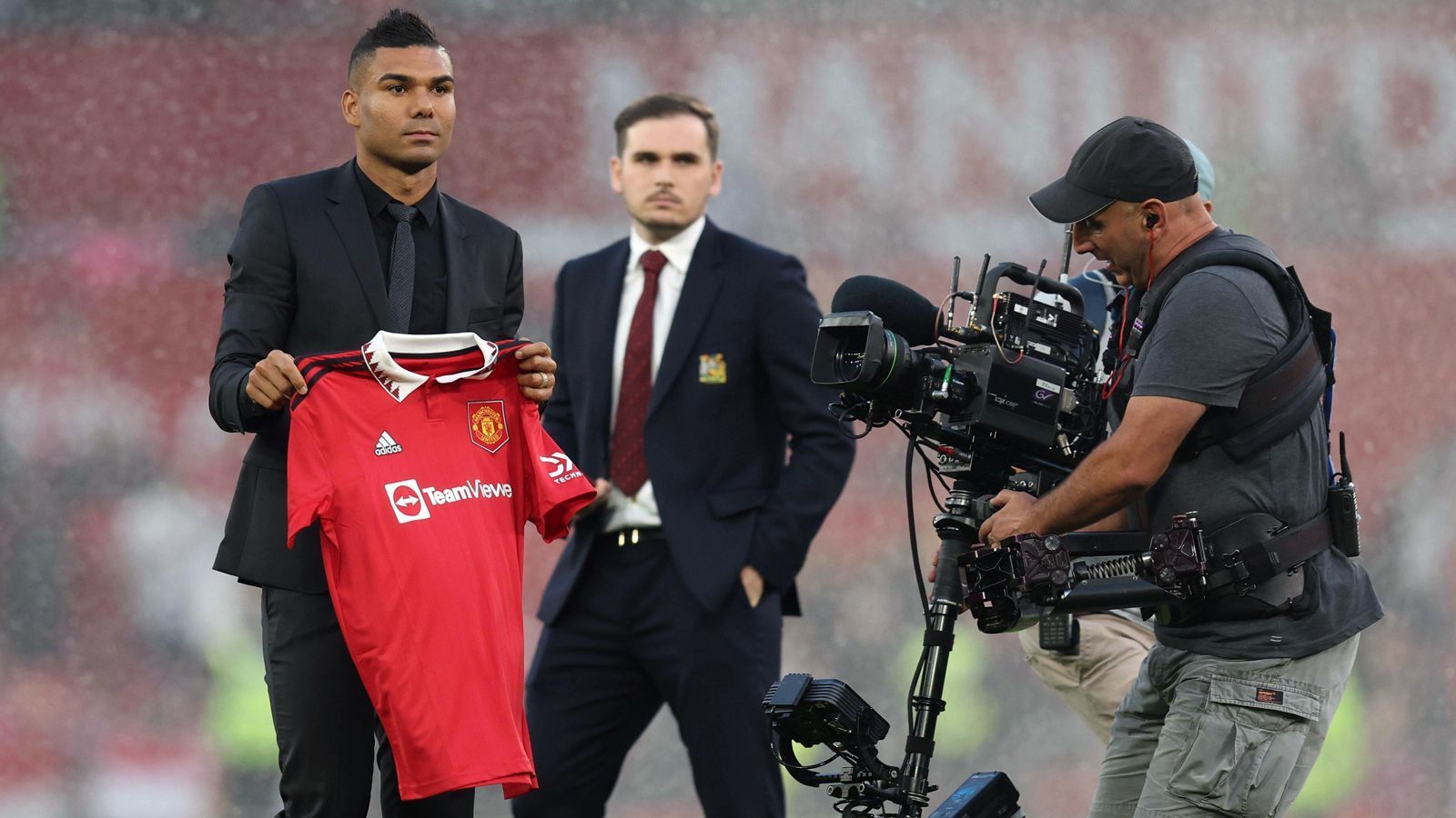 
                <strong>Platz 4 - Casemiro</strong><br>
                &#x2022; Ablösesumme: 70,65 Millionen Euro<br>&#x2022; Aufnehmender Verein: Manchester United<br>&#x2022; Abgebender Verein: Real Madrid<br>&#x2022; Position: Defensiver Mittelfeldspieler<br>
              