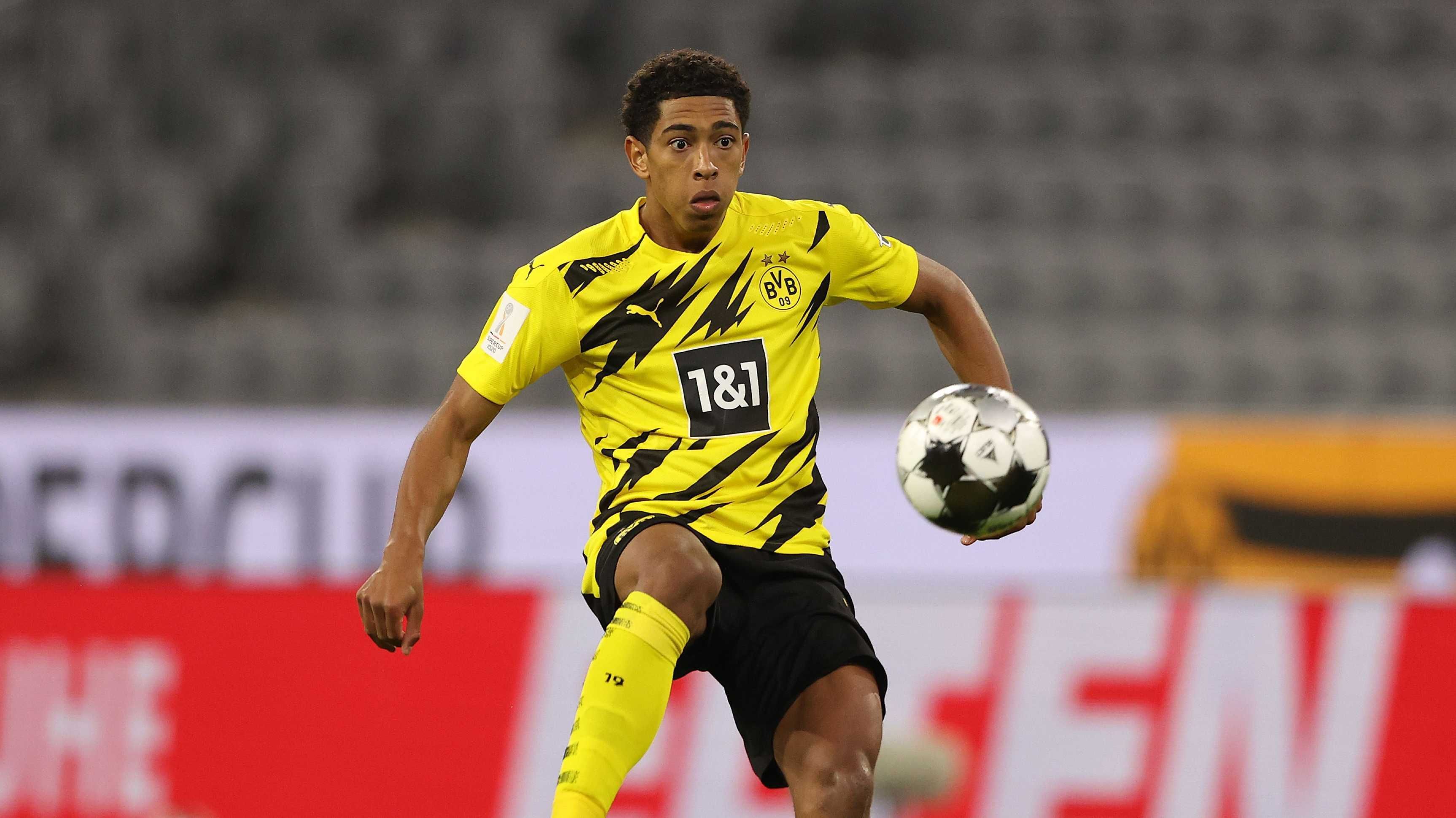
                <strong>Jude Bellingham (Borussia Dortmund) </strong><br>
                Es ist beinahe absurd, in welcher Regelmäßigkeit sich junge Top-Talente bei Borussia Dortmund ins Scheinwerferlicht spielen. So auch der 17-jährige Jude Bellingham, der vor der Saison für 23 Millionen Euro von Birmingham City zum BVB wechselte. Der Mittelfeldspieler konnte sich in den ersten drei Saisonspielen in der Startelf festsetzen und verdrängte dabei mit dem ebenfalls 17-Jährigen Giovanni Reyna Spieler wie Julian Brandt oder auch Kapitän Marco Reus auf die Ersatzbank. Beim furiosen 3:0 der Dortmunder über Borussia Mönchengladbach am ersten Spieltag konnte Bellingham seinen ersten Scorer-Punkt in der Bundesliga sammeln. So überzeugt Bellingham nicht nur sportlich auf Anhieb, auch sein Marktwert hat sich über diesen Zeitraum bereits verdreifacht. 
              