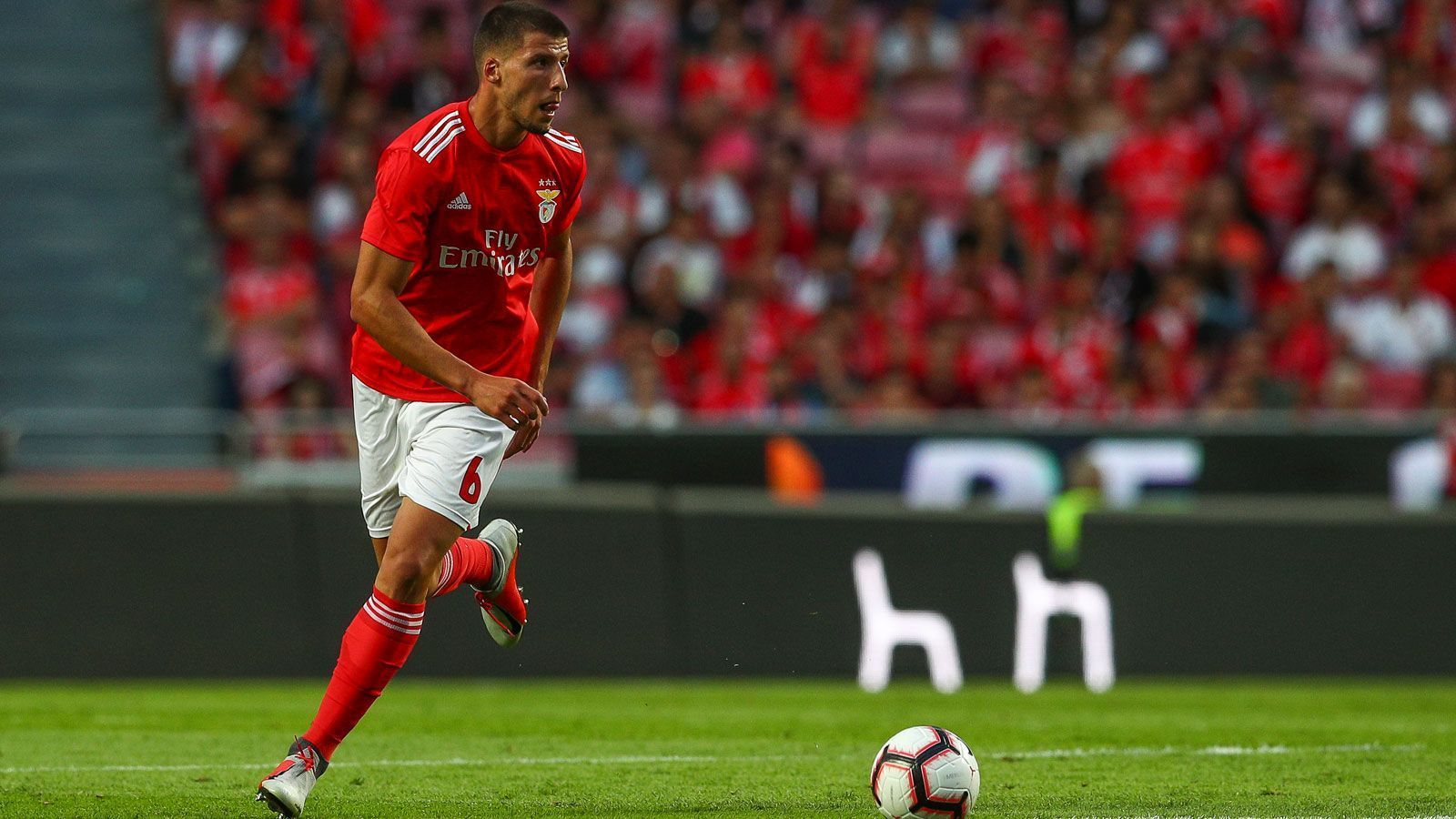 
                <strong>Platz 11: Ruben Dias (Portugal)</strong><br>
                Verein: Benfica Lissabon und Manchester City  -Marktwert: 50 Millionen Euro -Marktwertsprung seit Juli: + 19,5 Millionen Euro
              