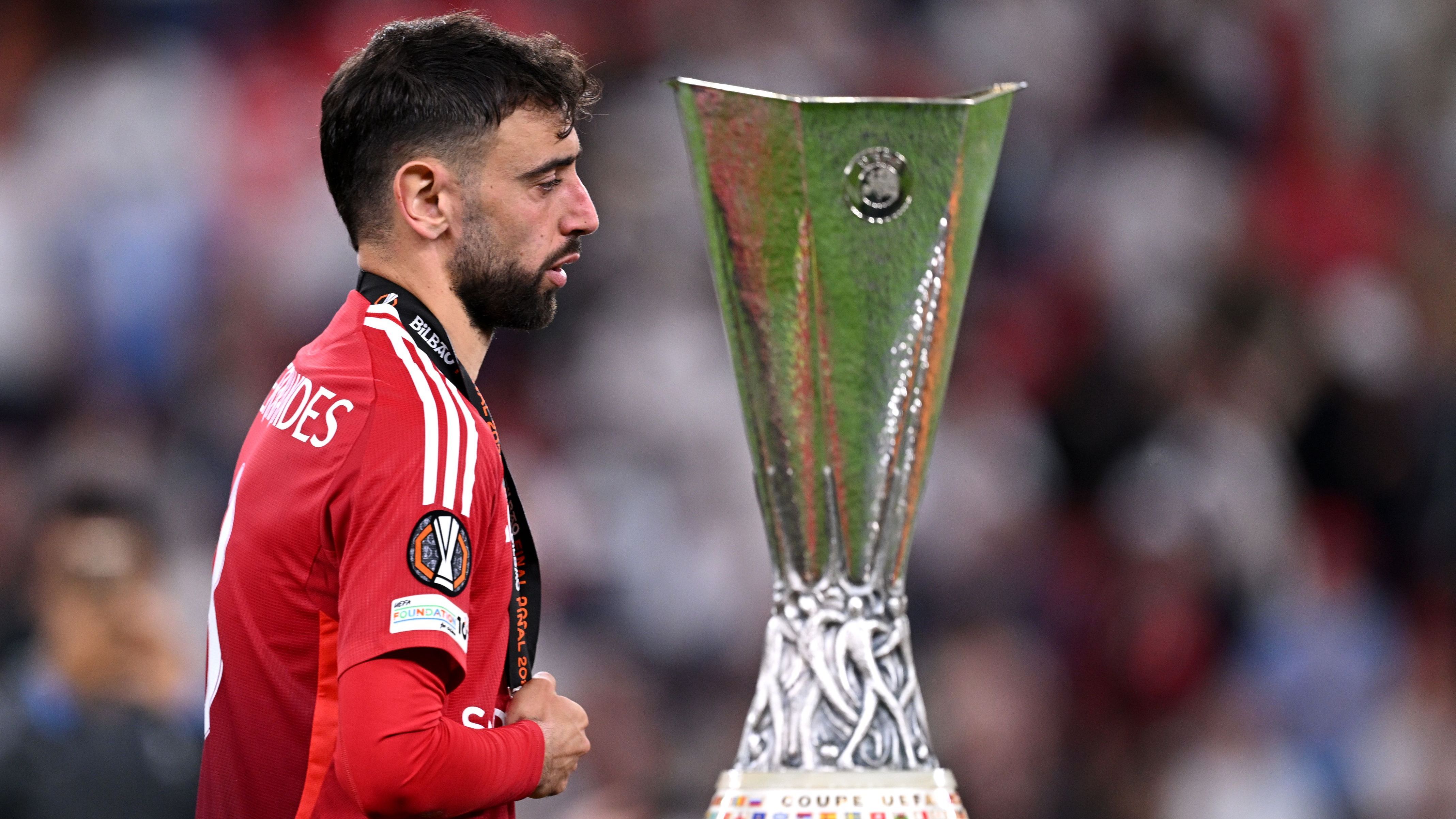 <strong>Bruno Fernandes (Manchester United)</strong><br>... soll aber auch der saudi-arabische Topklub Al-Hilal Interesse am Nationalspieler haben. Bereits im Sommer 2024 dürften hingegen die Münchner Fernandes schon auf dem Zettel gehabt haben. Damals wurde diese Spur aber nicht konkreter. Fernandes' Vertrag in Manchester läuft noch bis 2027, zudem gibt es eine Option auf eine weitere Spielzeit.