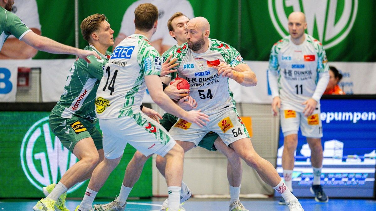 Magdeburg (weiß) setzt sich in Minden durch