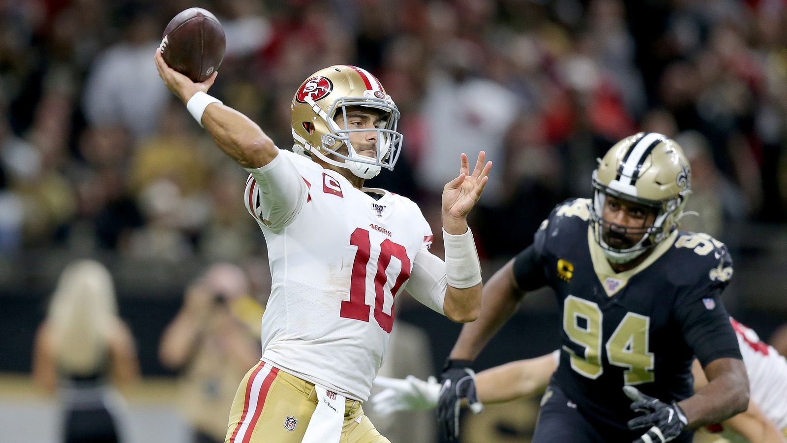 
                <strong>Passing Offense: San Francisco 49ers</strong><br>
                Der Mercedes Benz Superdome erlebte am Sonntag eines der besten Spiele der Saison. Am Ende eines Offense-Spektakels standen die San Fancisco 49ers um Jimmy Garoppolo als Sieger da. Beim 48:46-Erfolg bestachen Kendrick Bourne mit zwei Touchdowns und Emmanuel Sanders, George Kittle sowie Raheem Mostert mit jeweils einen Passfang in der Endzone. Quarterback Jimmy Garoppolo warf für 349 Yards, vier Touchdowns und brachte 26 von 35 Würfen an den Mann.Gesamtpunktzahl: 45
              