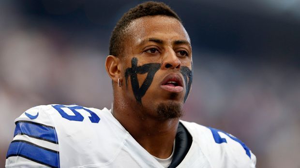 
                <strong>Greg Hardy</strong><br>
                Aufgrund mehrerer Undiszipliniertheiten ist die NFL-Karriere von Greg Hardy beendet. Der ehemalige Pro-Bowl-Defensive End der Carolina Panthers und der Dallas Cowboys verprügelte seine Freundin und wurde mit Kokain erwischt. Nun nimmt die zweite Karriere des 29-Jährigen Fahrt auf, Hardy bestritt seinen ersten MMA-Kampf. Und das mit Erfolg: Nach 32 Sekunden schlug er seinen Gegner Joe Hawkins K.o.!
              