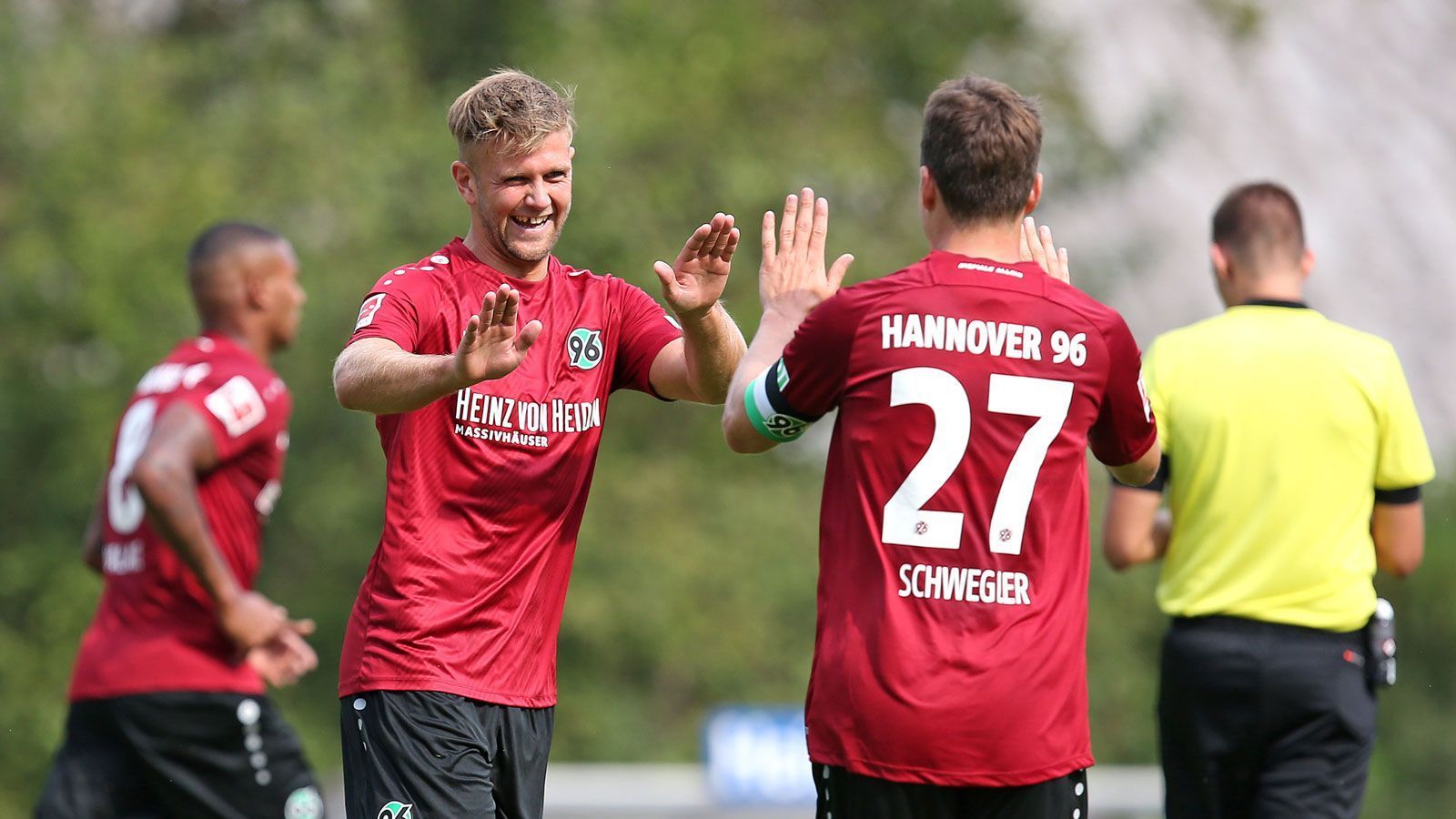 
                <strong>14. Platz: Hannover 96 </strong><br>
                Trikot: 74,96 Euro - Beflockung: 11,96 Euro - Gesamtpreis: 86,92 Euro
              