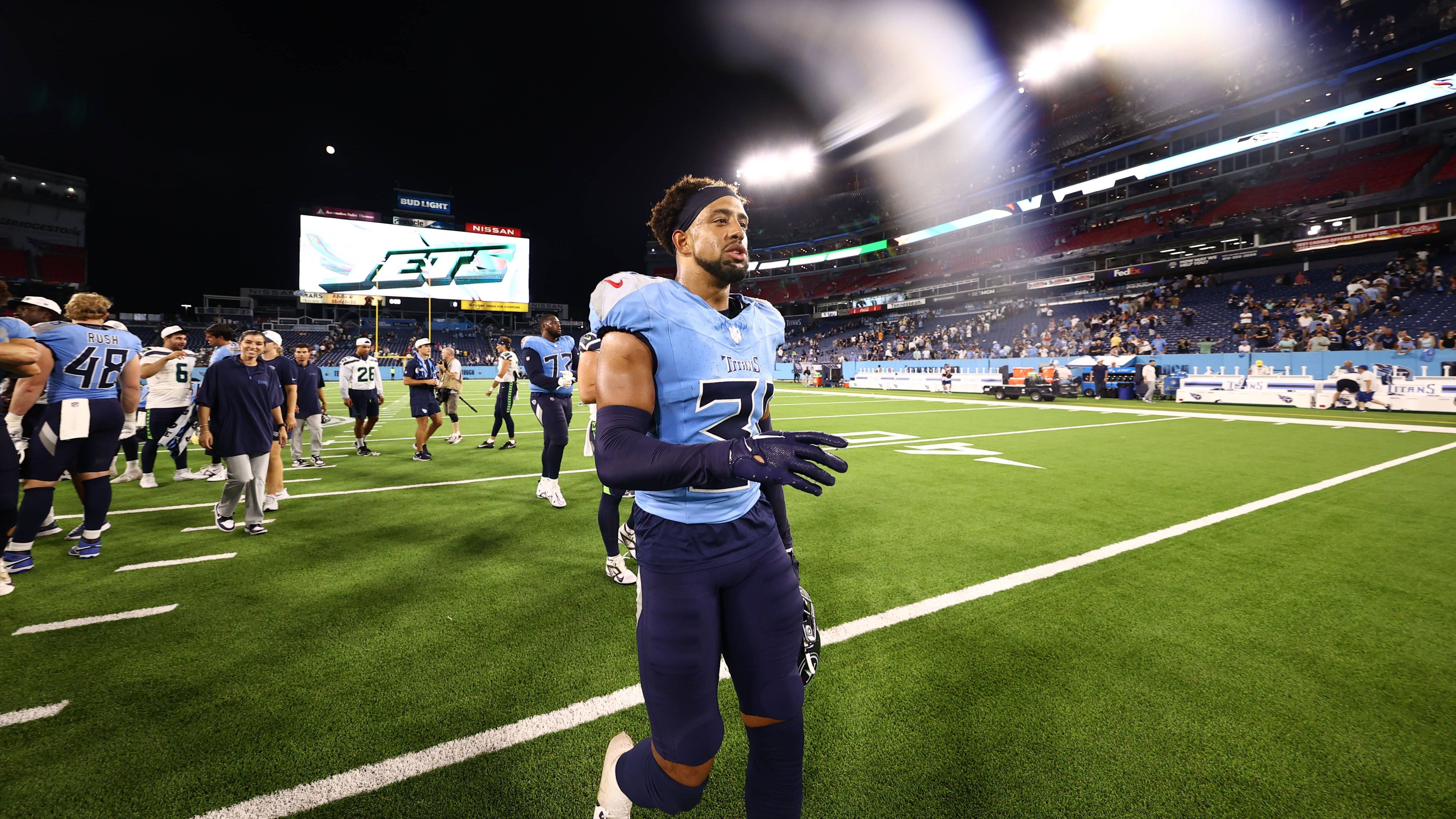 <strong>Jamal Adams (Tennessee Titans)</strong><br>Safety Jamal Adams verlässt die Titans auf eigenen Wunsch hin.&nbsp;"Wir wünschen Jamal für die Zukunft nur das Beste, aber hier hat es nicht funktioniert", sagte Defensive Coordinator Dennard Wilson, der mit dem 29-Jährigen schon bei den Jets zusammengearbeitet hatte. Der dreimalige Pro Bowler ist bislang in dieser Saison nicht über Kurzeinsätze hinausgekommen, was ihn zunehmend frustriert hat.