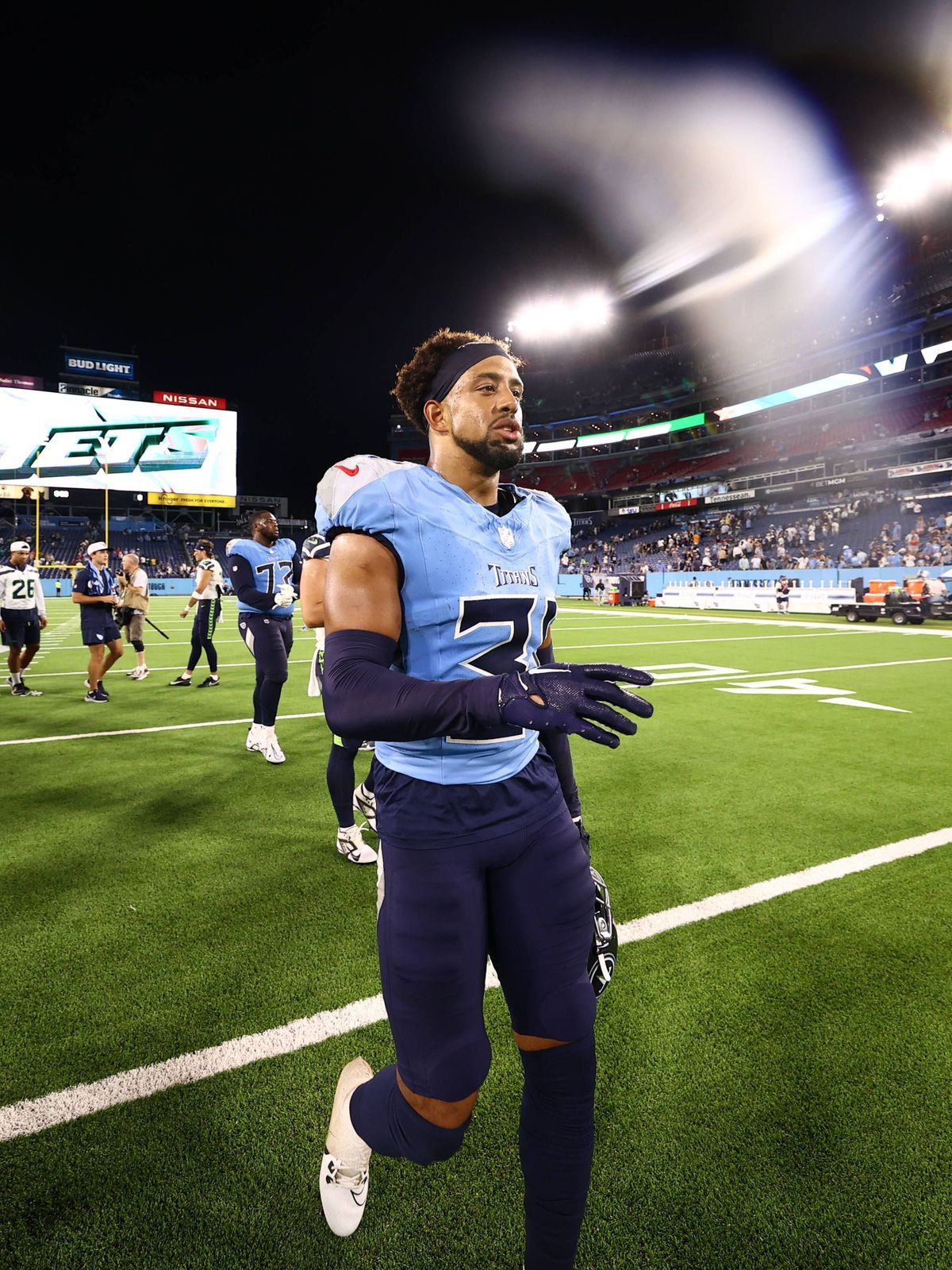 NFL, American Football Herren, USA Seattle Seahawks at Tennessee Titans Aug 17, 2024; Nashville, Tennessee, USA; Tennessee Titans safety Jamal Adams (33) leaves the field after celebrating a win ov...