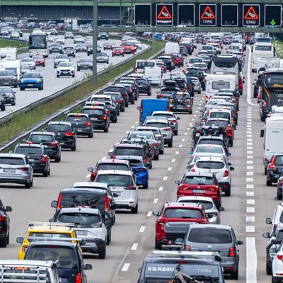 Zu Pfingsten erwartet der ADAC wieder lange Staus auf den Autobahnen.